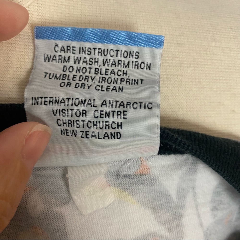Penguins Tee from Antarctic Shop Christchurch New Zealand Size XL - Picture 3 of 5